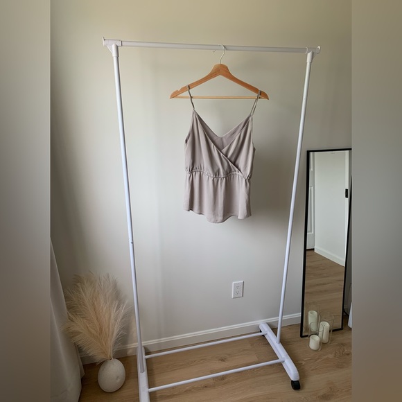Aritzia - front tie camisole - Picture 2 of 3